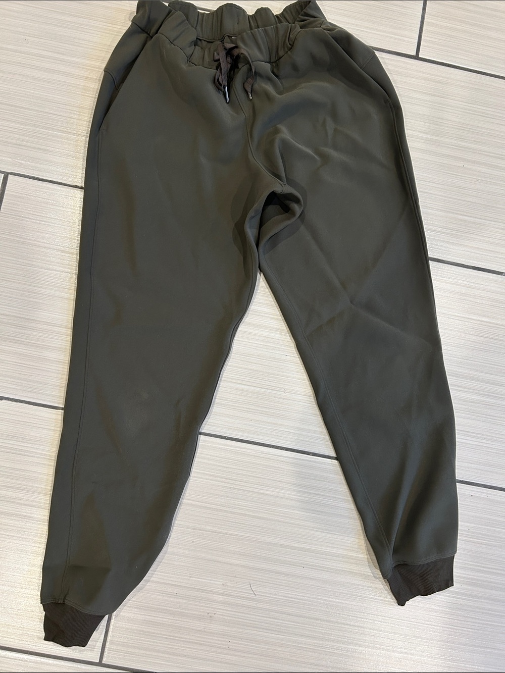 Women’s Olive Green Jogger Pants - LULULEMON size 6